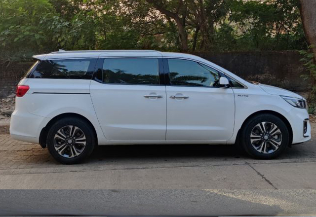 do dham yatra by 6 seater kia carnival luxury car with recliner seats hire delhi